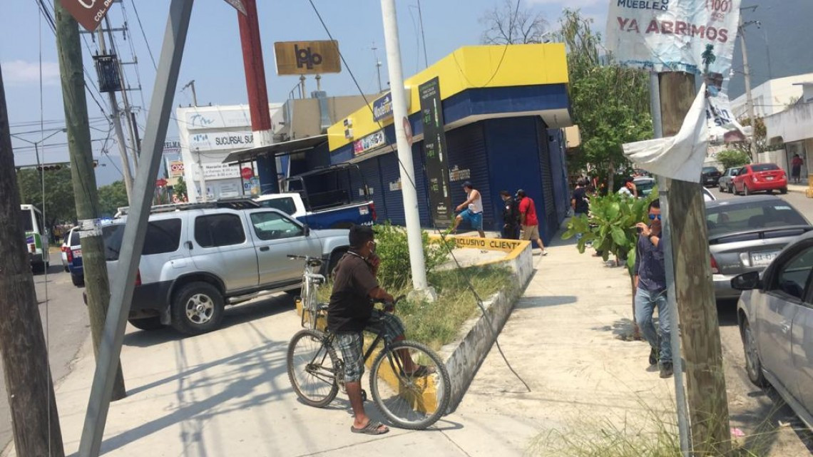 Inician venta de cerveza y ante caos, cierran establecimientos