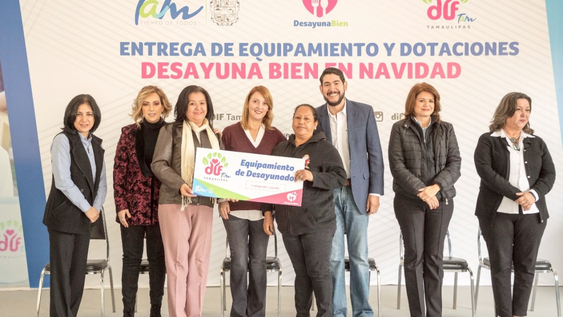 Entrega DIF dotaciones "Desayuna bien en navidad"