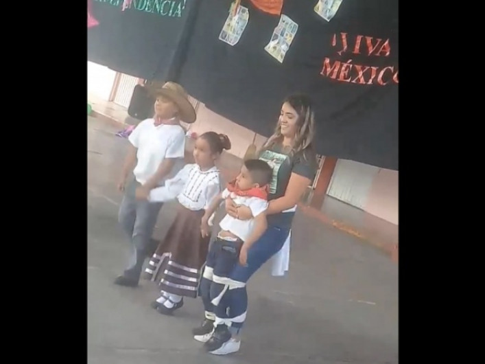 ¡Hermoso! Maestra le cumple el sueño de bailar a su alumno