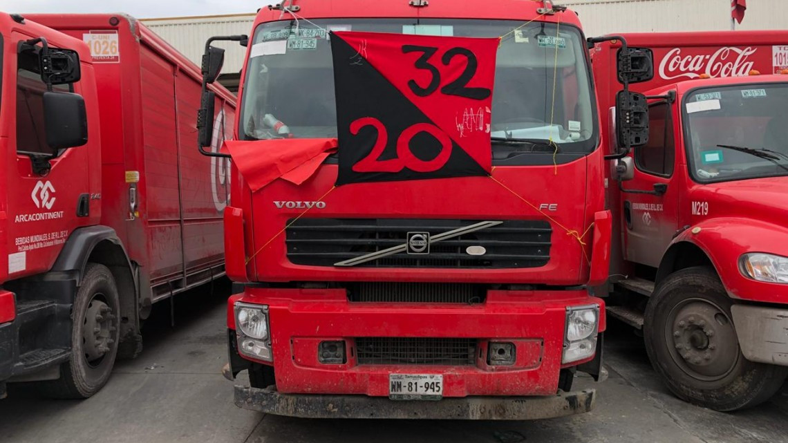 Continúa la huelga en la Coca-Cola; consumidores reportan desabasto de refresco