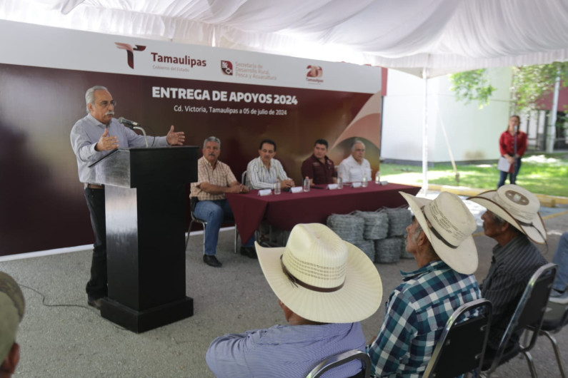 Apoya Desarrollo Rural a productores con material para cercos perimetrales
