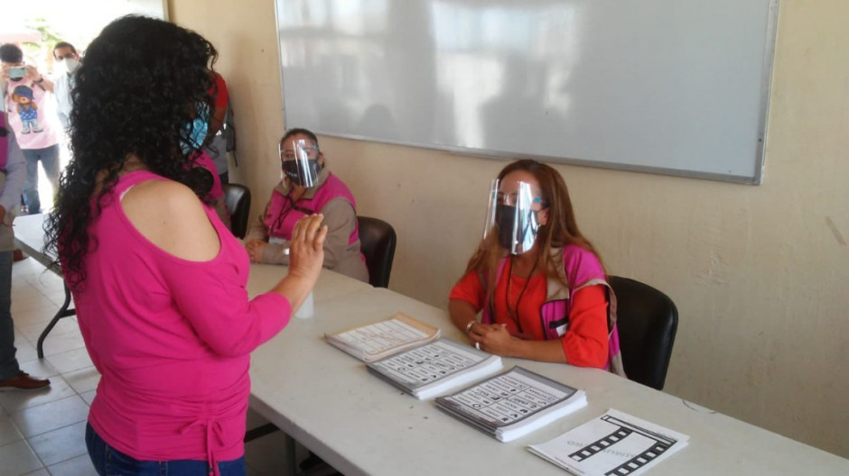 Distritos 3 y 4 del INE realizan demostración de medidas sanitarias en la elección del 6 de junio