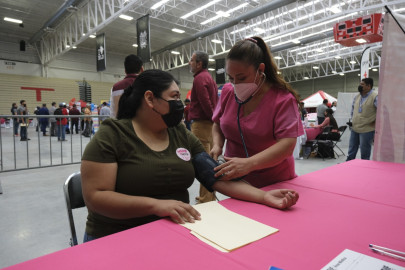 Lleva DIF atención médica gratuita en mega feria del empleo
