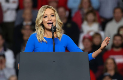 Trump anuncia remoción de secretaria de prensa