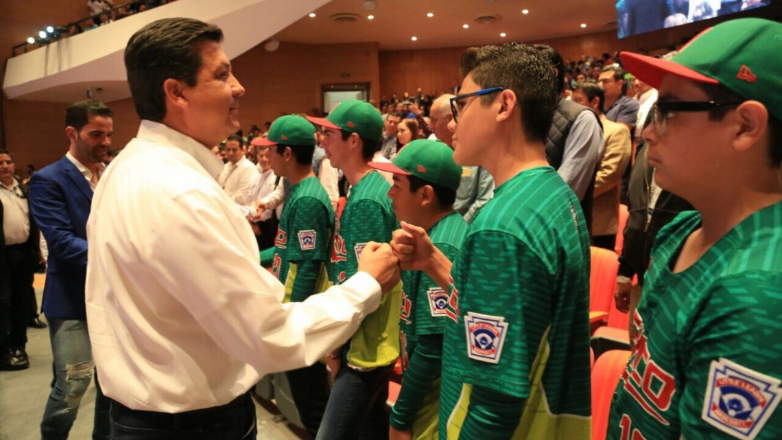 Entregan Premio Estatal del Deporte 2017