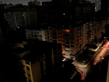 Arrestan a dos personas por provocar apagón en Venezuela