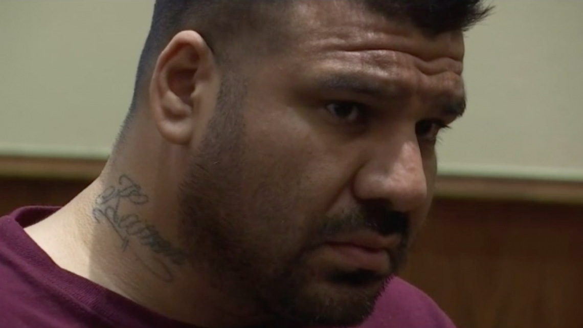 Hombre apuñala 12 veces a su esposa en Mission