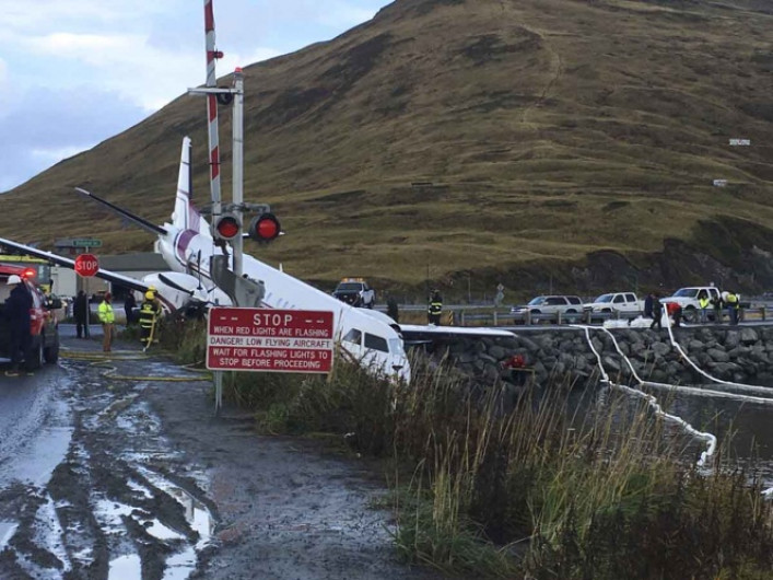 Un muerto tras incidente en avión en Alaska