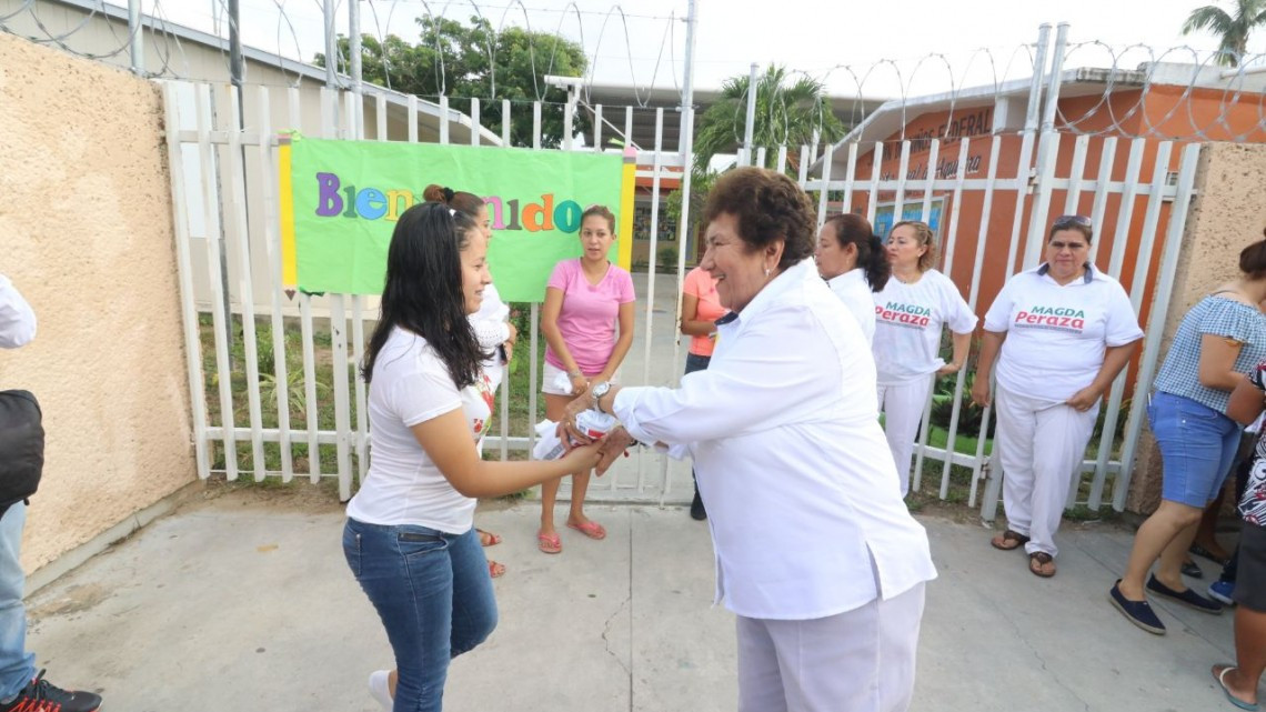 Nuestra prioridad ha sido y será la educación: Magdalena Peraza