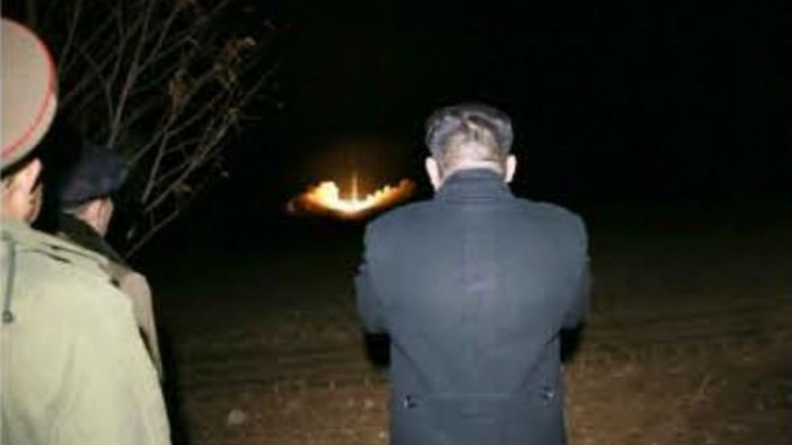 Así celebró Kim Jong Un el lanzamiento de un misil