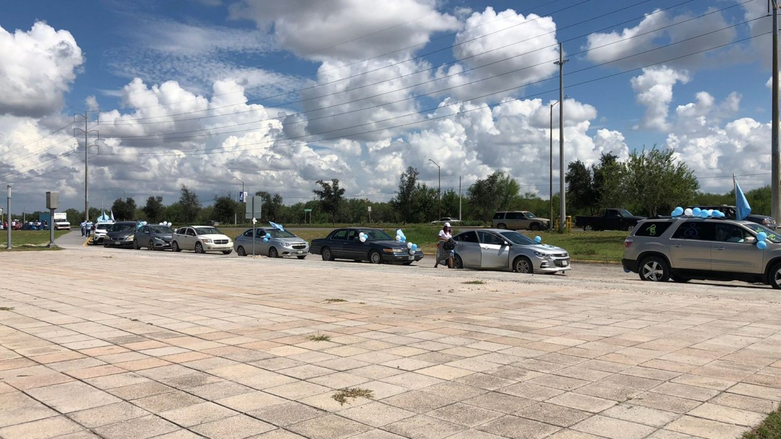 Participan alrededor de 100 reynosenses en caravana pro-vida