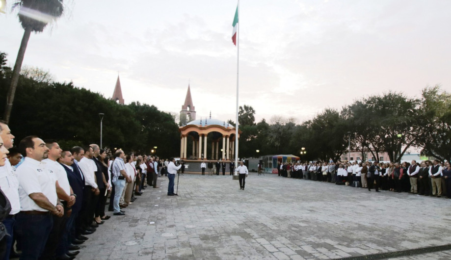 Preside alcalde ceremonia por 102 aniversario de la Constitución de 1917