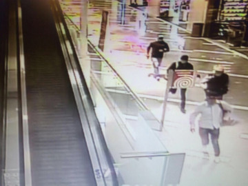 Asaltan encapuchados joyería en Plaza Tezontle, CDMX