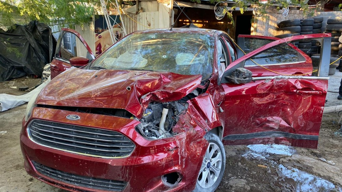 Detienen a dos y aseguran un arma larga, cinco cargadores y un auto robado