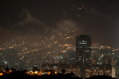 Restablecen servicio eléctrico en Venezuela