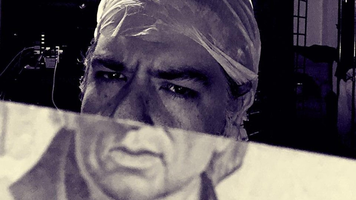 Antonio, el hombre de la máscara de billetes