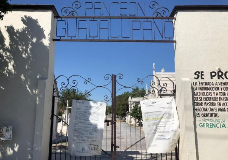 Tras un año de cierre, panteones reciben a visitantes