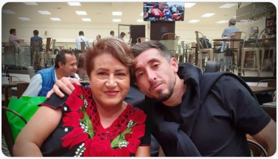 Muere por COVID-19 madre de Héctor Herrera 