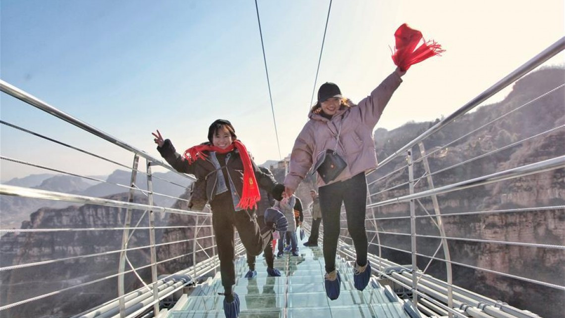 El puente de vidrio más largo del mundo 