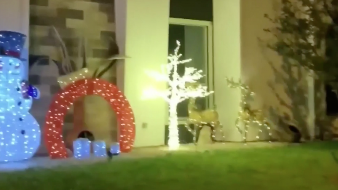 Ladrón se roba adornos navideños de una vivienda en Mission