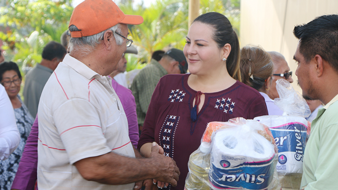 Entrega DIF Altamira apoyos alimentarios para los adultos mayores