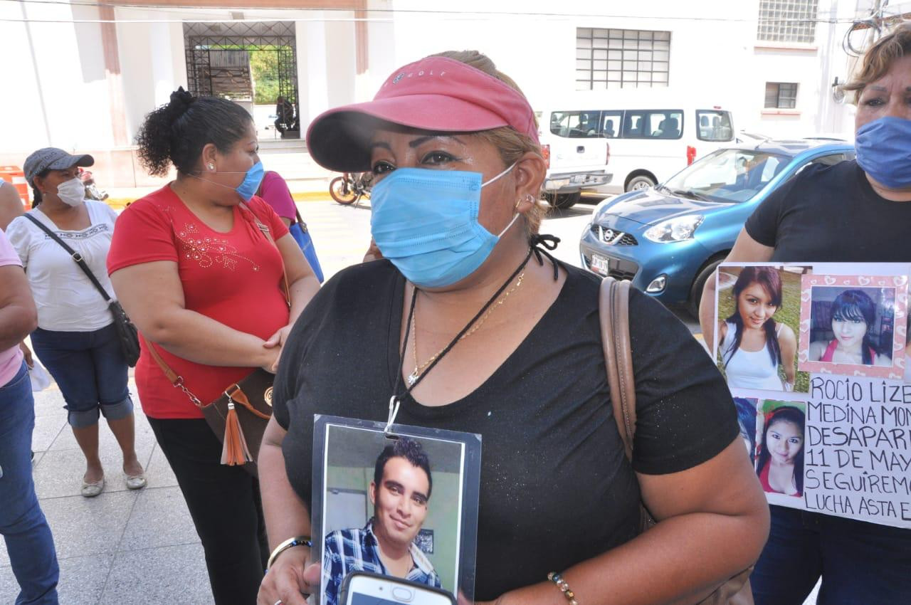 Se suman colectivos de familiares de desaparecidos para pedir apoyos y pago de becas