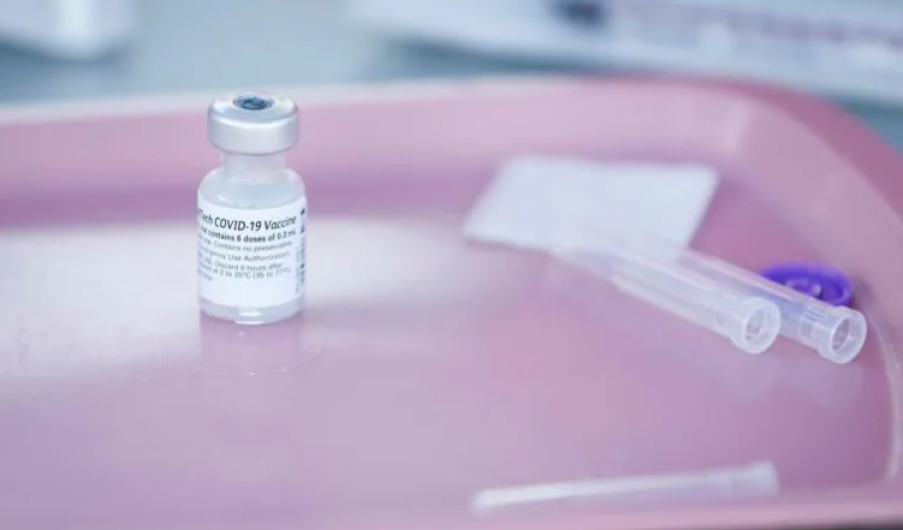 Pfizer solicitará autorización  para una dosis de refuerzo para niños de 5 a 11 años