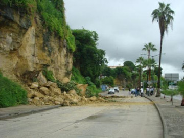 Se registra deslave en cerro de Andonegui