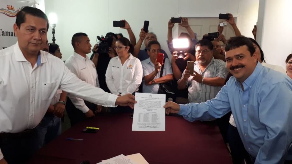 Recibe Carlos Ulivarri constancia de candidato a la alcaldía de Río Bravo