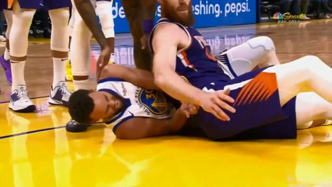 Stephen Curry se fractura la mano izquierda
