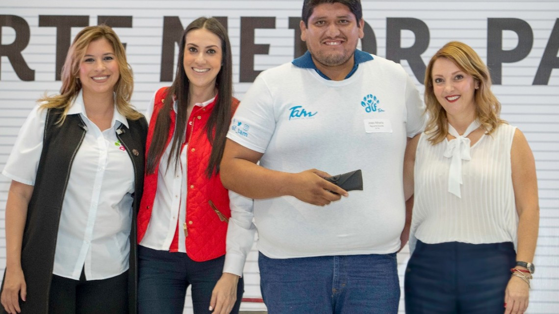 Entrega programa “Para verte mejor, Para oírte mejor” 700 aparatos funcionales 