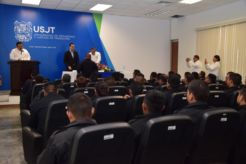 Acreditan a 40 nuevos policías estatales