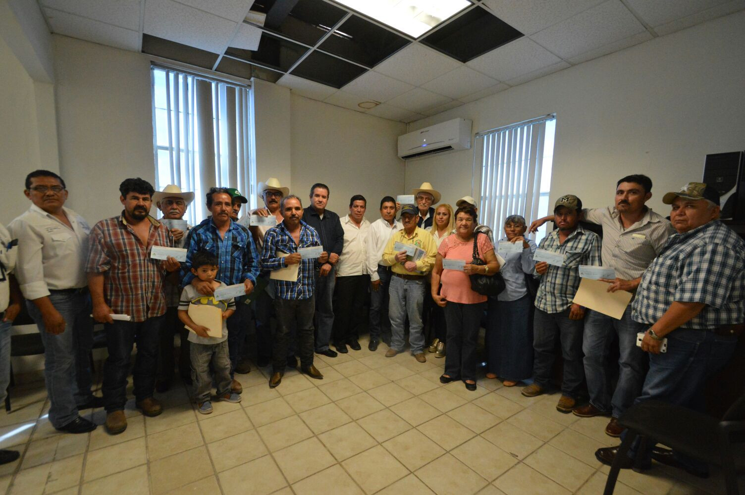 Reciben productores Seguro Pecuario por siniestros