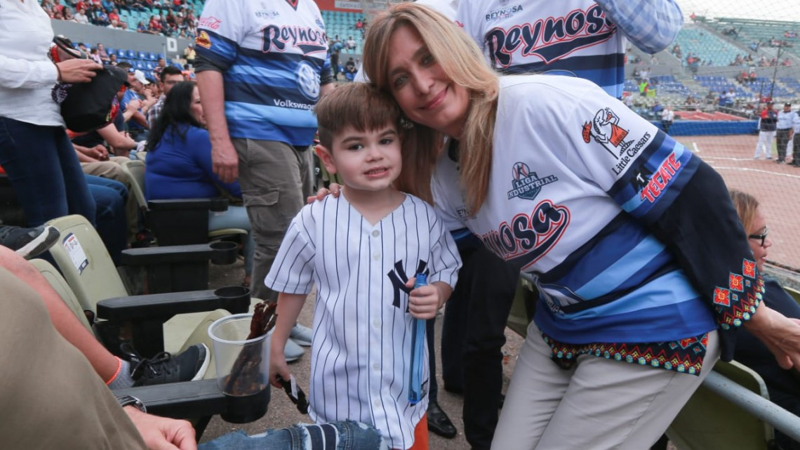 Llenan aficionados encuentro beisbolero en Reynosa 