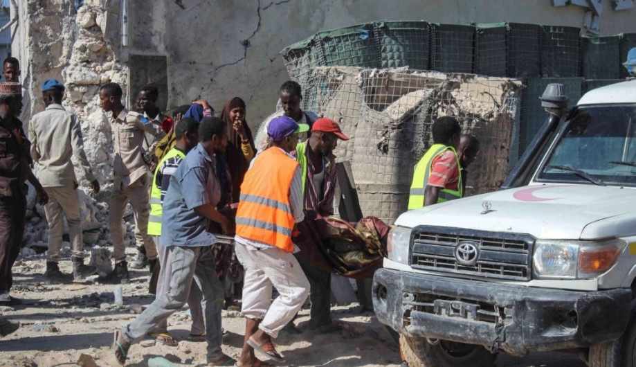 Explotan dos autos bomba en Mogadiscio, Somalia