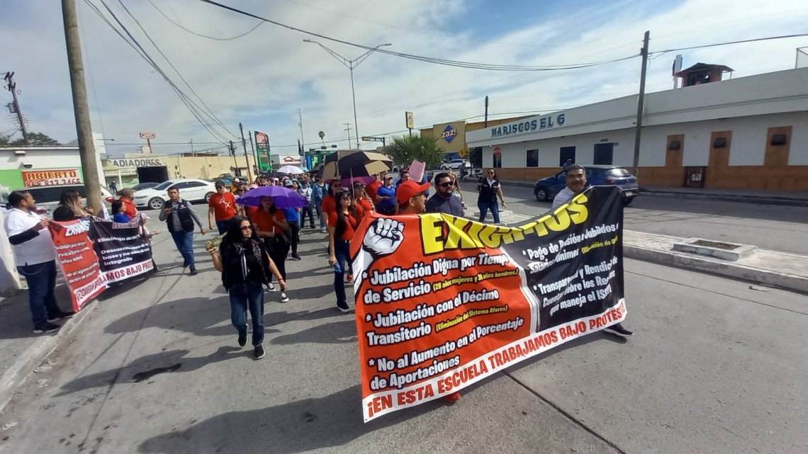 Maestros de Matamoros se manifiestan en contra de la Ley ISSSTE