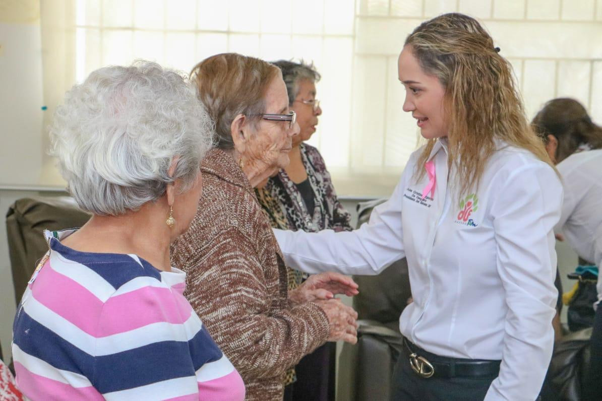 Convive la Presidenta del DIF Madero con abuelitos de la Estancia Diurna
