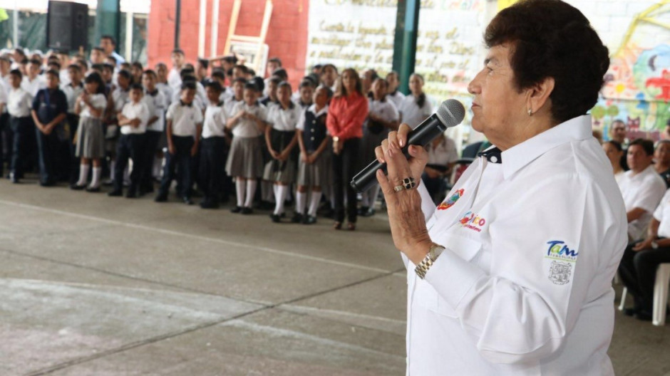 Solicita Alcaldesa mayor seguridad en las escuelas