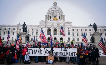 Continúan las detenciones tras asalto al Capitolio 