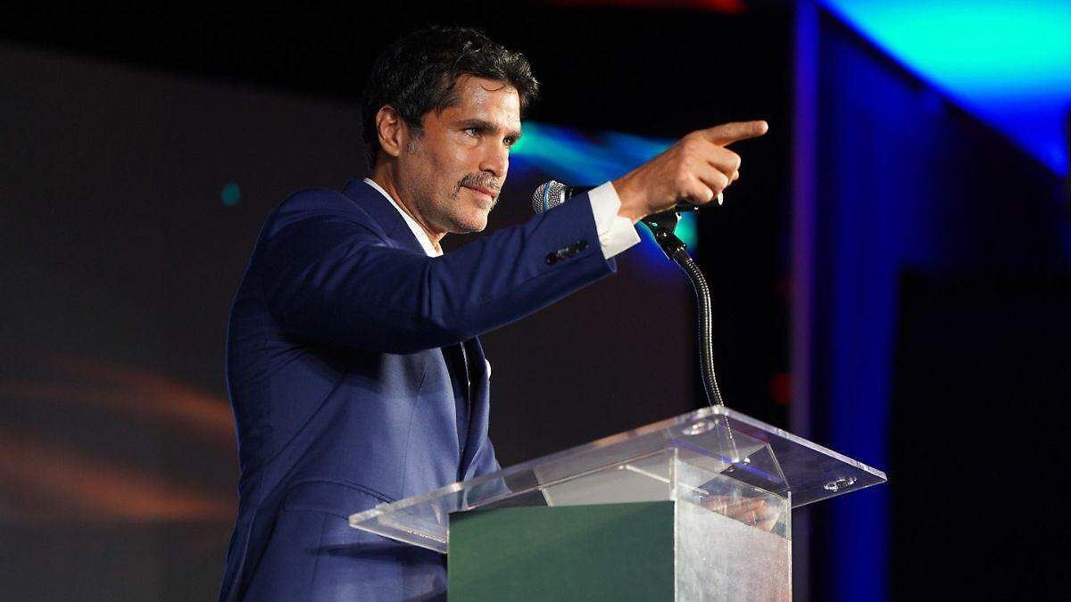  INE valida solicitud de Eduardo Verástegui; Movimiento Viva México avanza como partido político