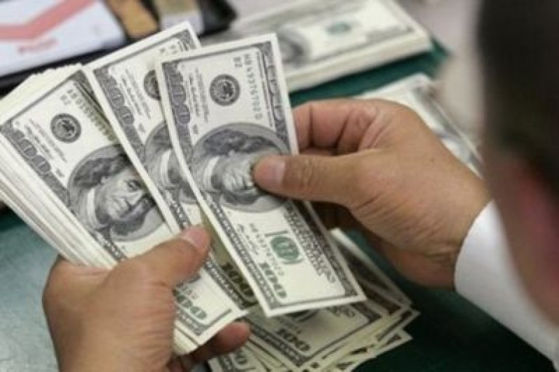Dólar inicia a la venta en 17.70 pesos en casas de cambio 
