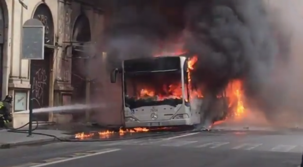 Explota autobús en Italia