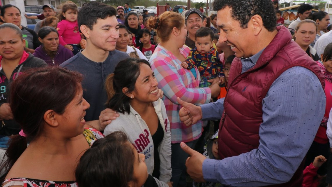 Entregan roscas de reyes a familias humildes en Matamoros