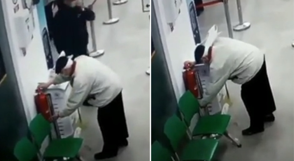 Abuelito confunde el bote de gel higienizante con un extintor