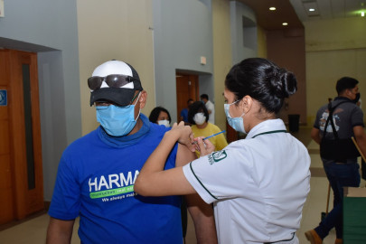 Vacunación federal de refuerzo contra COVID-19 atenderá todas las iniciales 