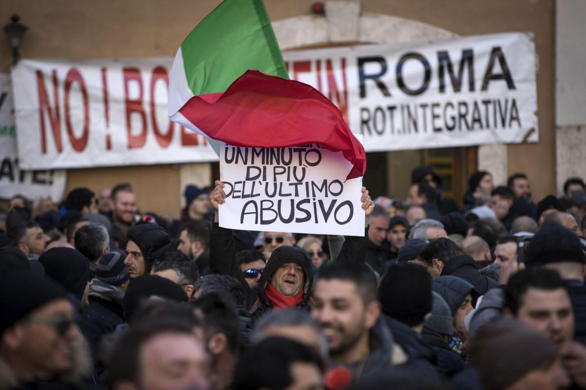 Sexto día de huelga taxistas en Italia en protesta contra Uber