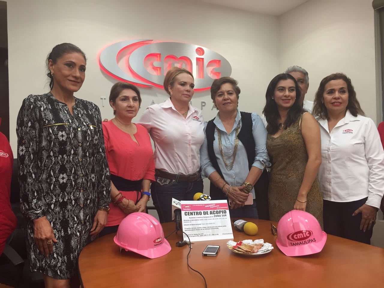 Mujeres constructoras abren centro de acopio para damnifcados por las lluvias