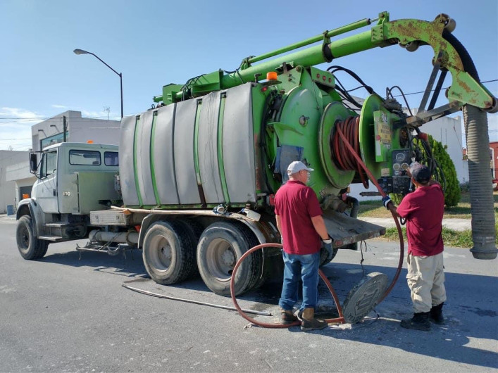 Exhorta COMAPA a ciudadanos a no tirar grasas o aceites a resumideros 