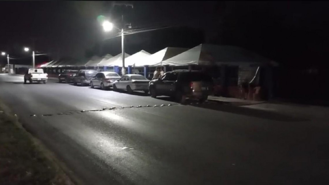 Reportan filas nocturnas previo a vacunación en Reynosa