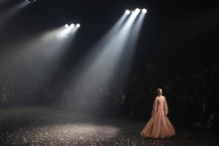 Dior arranca Paris Fashion Week con danza